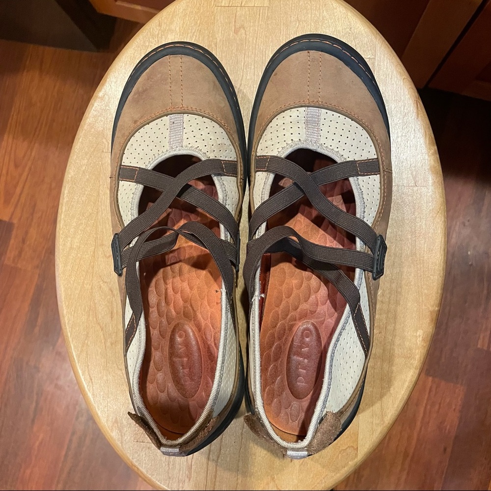 Privo by Clarks leather walking shoe